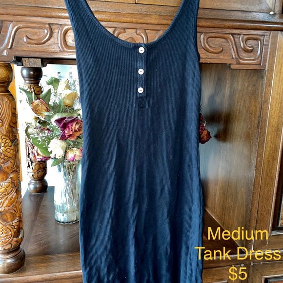 Women’s Tops - Picture 2 of 10